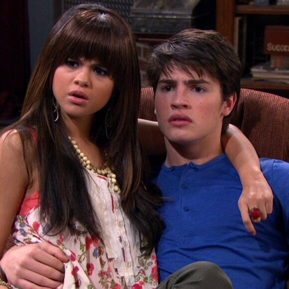 Gold Tone Ring With Red / Orange Stones ASO Alex Russo - Picture 7 of 9